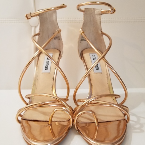 Steve Madden - Picture 1 of 5